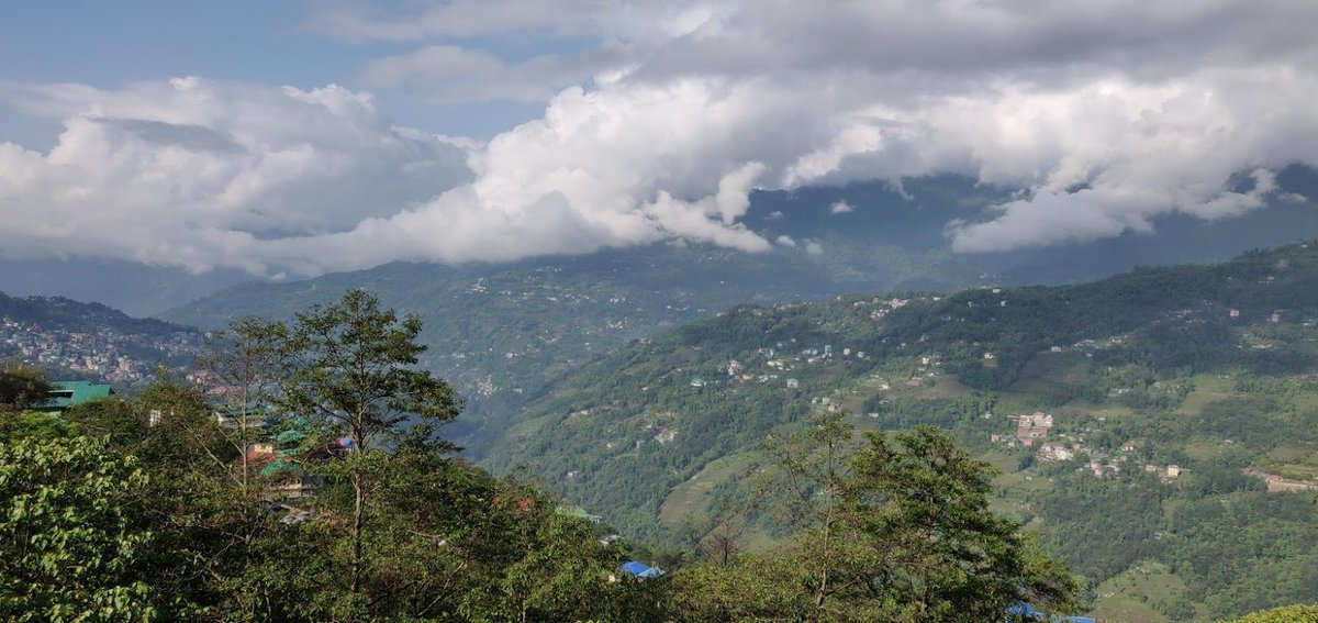 Ananth_IRAS's tweet image. Share a photo looking out of a window!   #photographychallenge #windows

This is mine - Gangtok, May 2019!