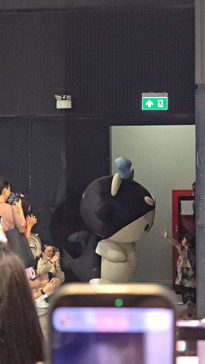 แมวเหม๋ว_รอดูซรคู่เตนิว 🐶✈️🏠👻🍒🪄 tweet media