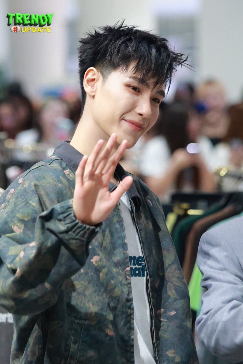 Trendy Update tweet media