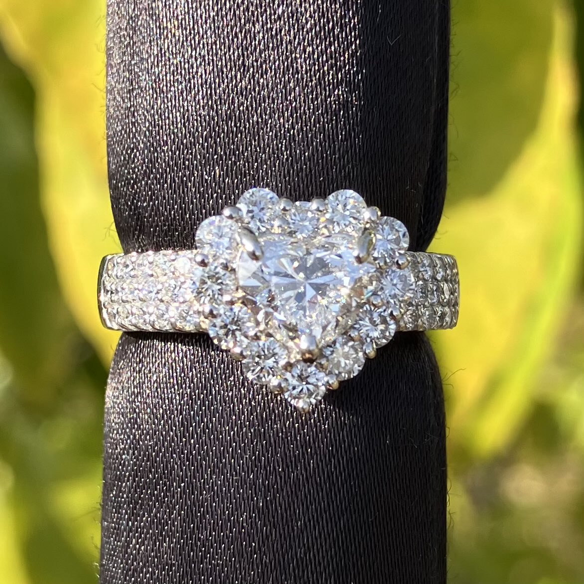 RECEPTION_Jewel's tweet photo. 弊社ウェブサイトに期間限定で販売しております。1ct Dカラー　SI-2 ハートシェイプ https://t.co/lDpA26t0Am