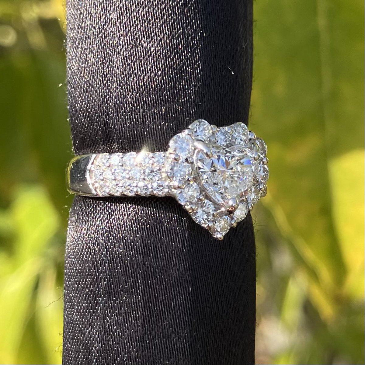 RECEPTION_Jewel's tweet photo. 弊社ウェブサイトに期間限定で販売しております。1ct Dカラー　SI-2 ハートシェイプ https://t.co/lDpA26t0Am