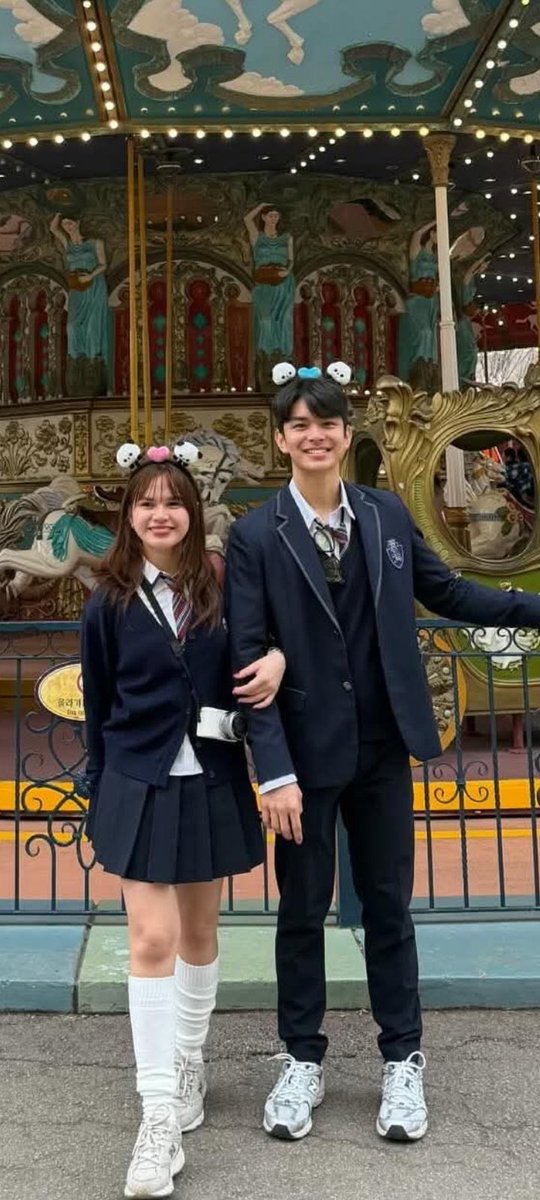 PiscesMCMXCVII's tweet photo. 👀
Headband ✔️
Uniform ✔️
Camera ✔️
Shoes ✔️
Feelings ✔️✔️✔️

Grabe soliiiiiid AshRave 😍 https://t.co/OopypuzlgB