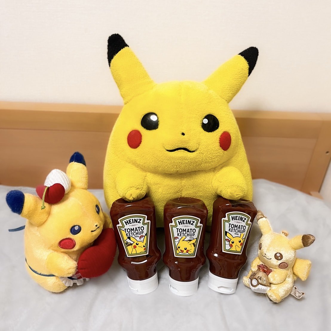 mff22's tweet photo. 3種コンプリート⚡️🍅🍅🍅⚡
#ハインツのピカチュウケチャップ発売中 https://t.co/wYOZFnF223