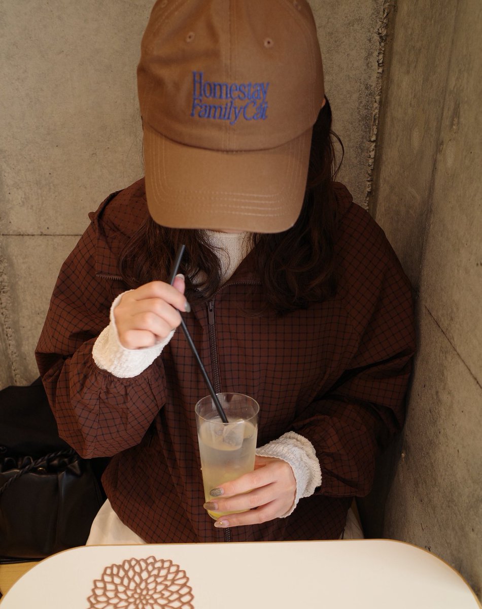 m28_ia's tweet photo. UNIQLOのUVカットパーカーでブラウンコーデ
チェック柄がかわいい🤎 https://t.co/u83zC39XCR
