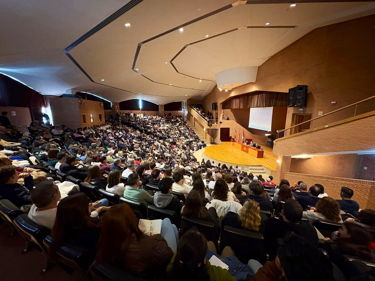 VProyeccionUCLM's tweet photo. Concluimos las Jornadas de Puertas Abiertas 2026 @uclm_es en el Campus de Albacete. Gracias a los más de 1.200 asistentes que habéis acudido este domingo para conocer nuestra oferta formativa y nuestras instalaciones ¡Os esperamos el próximo curso! 🎓✨ https://t.co/1UyzEQv9Ss