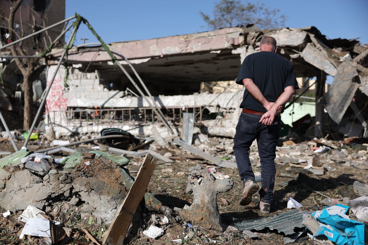 Aftermath of Iranian missile strikes near Israel’s nuclear facility — in pictures aje.news/nax12c