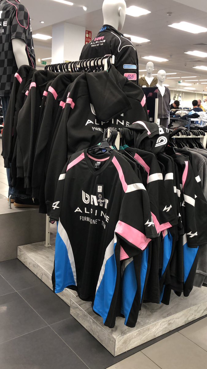 Chascasso's tweet photo. Primark / Madrid…… me vuelvo loco!!! https://t.co/7CycPbxnLh