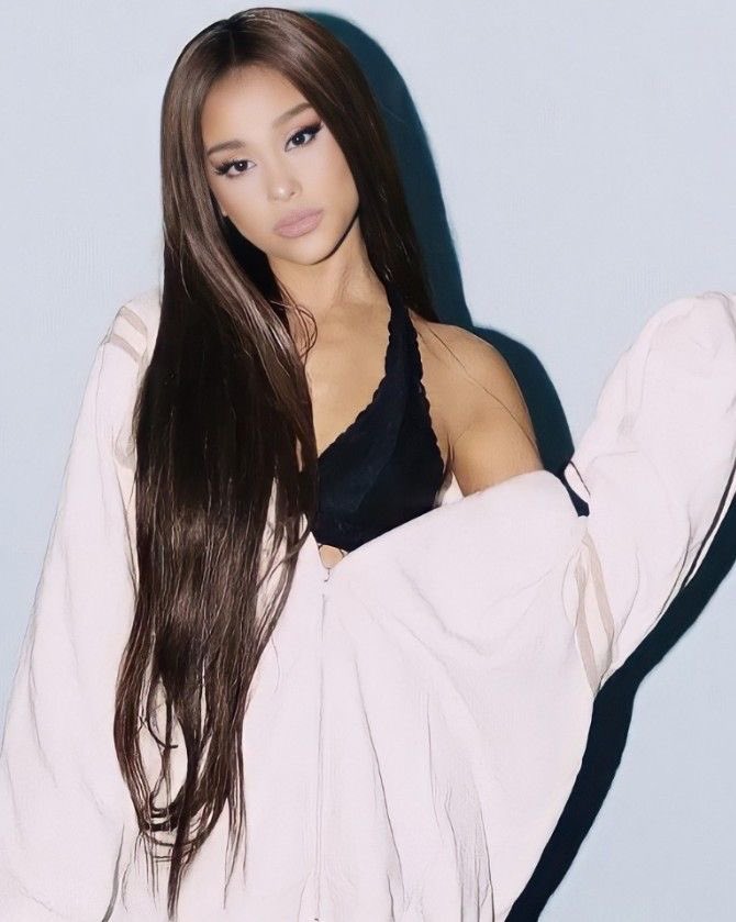 thearianaarmyy tweet media