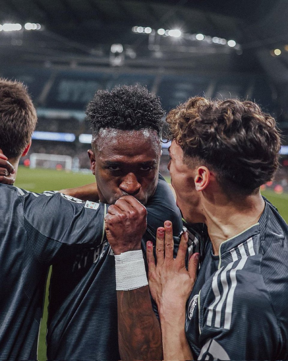 (fan) REAL MADRID FANS 🤍 tweet media