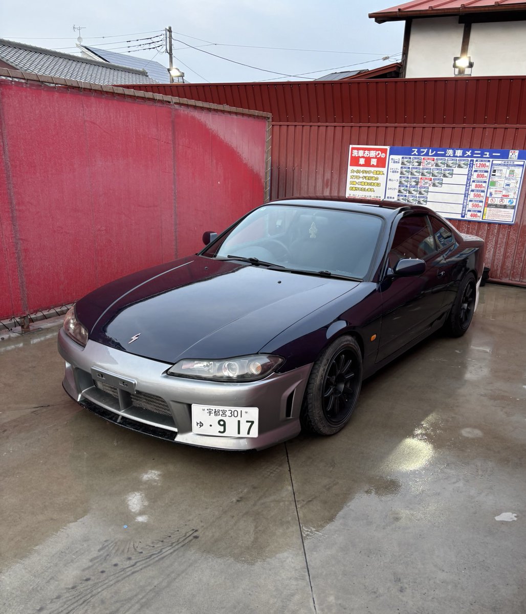 洗車
車買って直ぐに使った安物のワックスインシャンプーの汚れ一生取れんな、、