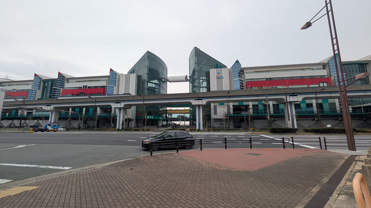 Reon_0328's tweet photo. 大阪のコスモスクエアからみた大阪湾は広いっすねぇ〜。😊
それと海を黄昏ながらカレーを食べて超絶最高っす!!!😋🍛 https://t.co/pbCQg4SOdf