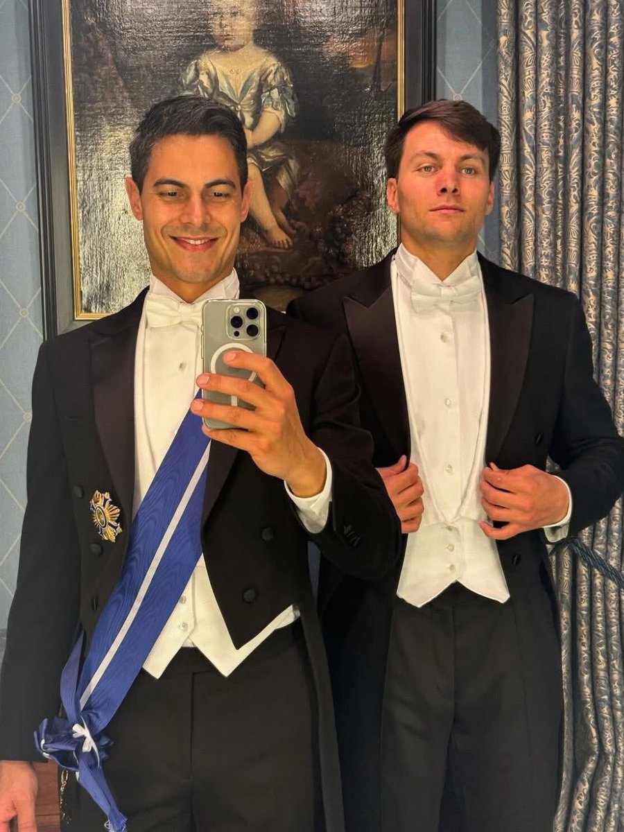 Sniper/Bodyguard/White 🇩🇰 🇬🇷 🇰🇭 🇨🇺 🇮🇷 tweet media