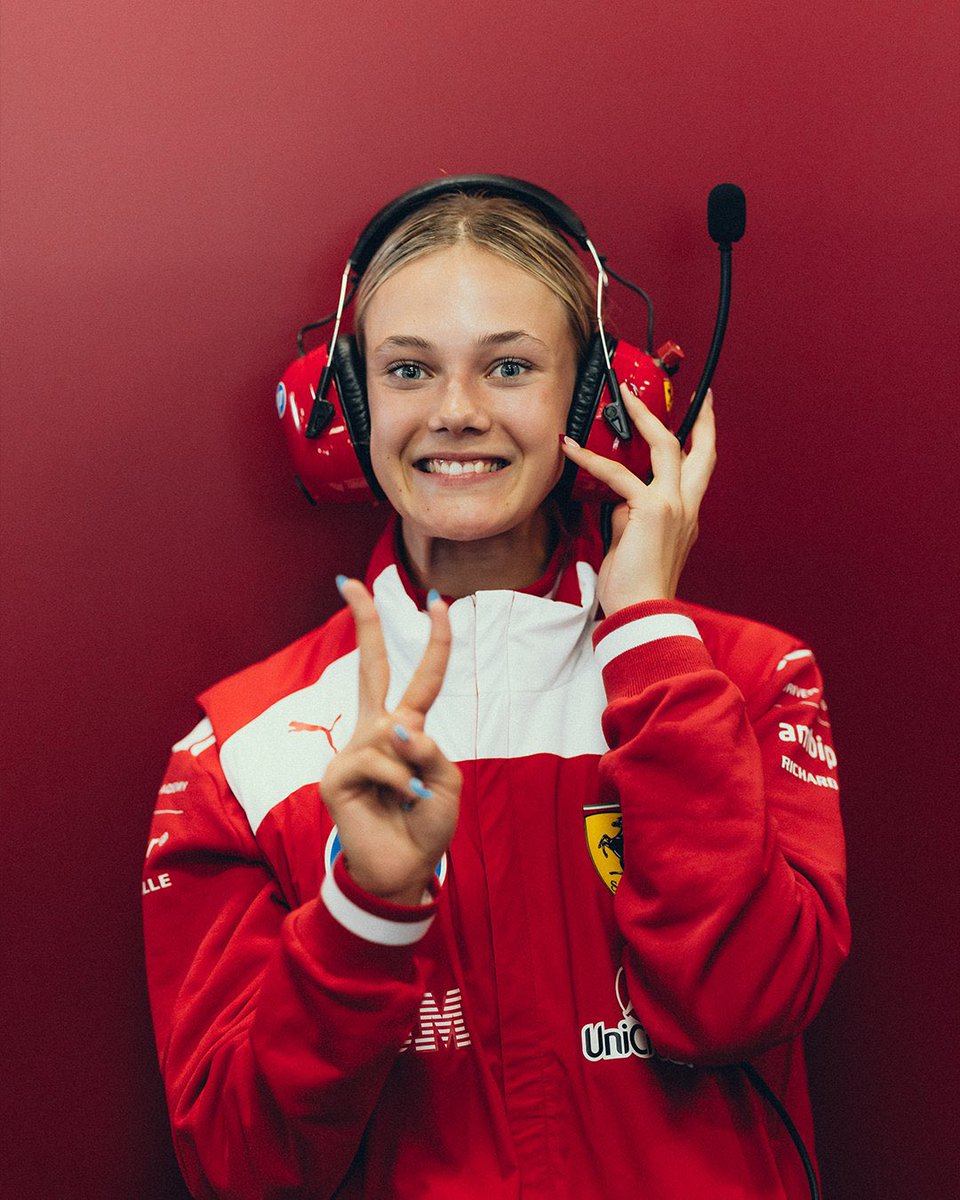 CL16 inside 🇲🇨 tweet media