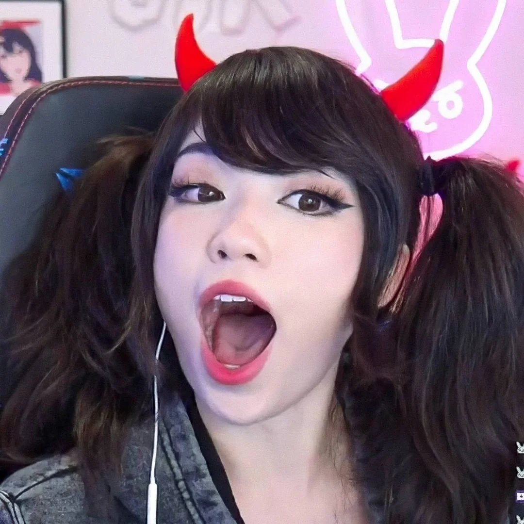 Mouka66's tweet photo. PogChamp | Emiru https://t.co/mBs4CkEMcA