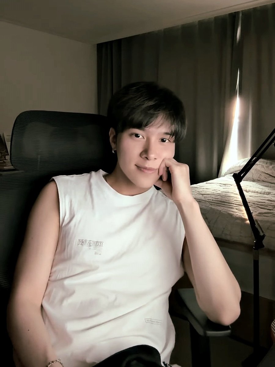 hendery 𝘧𝘪𝘭𝘮 (@289film) on Twitter photo 