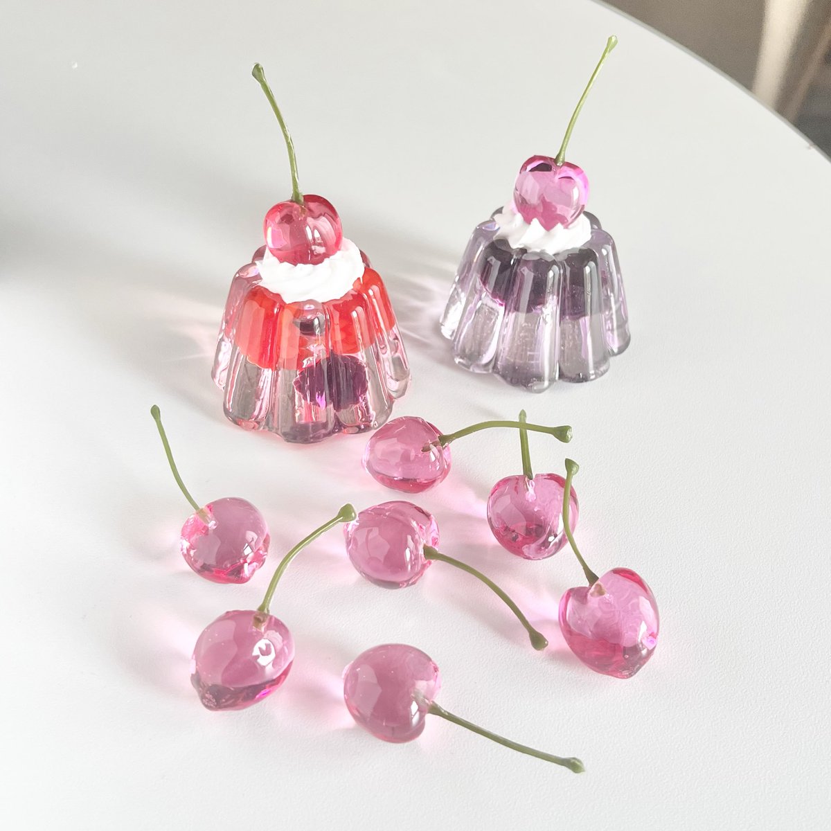 さくらんぼの実をレジンで🍒
透明感とつや感があります