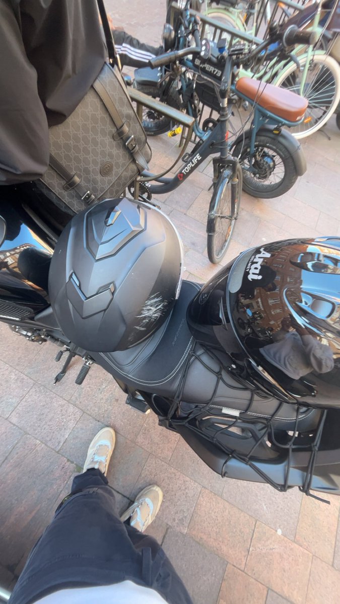 moi, moche et méchant tweet media