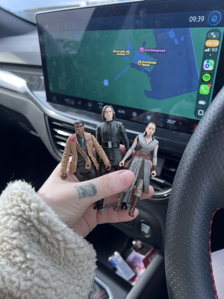 vault dweller sophie tweet media