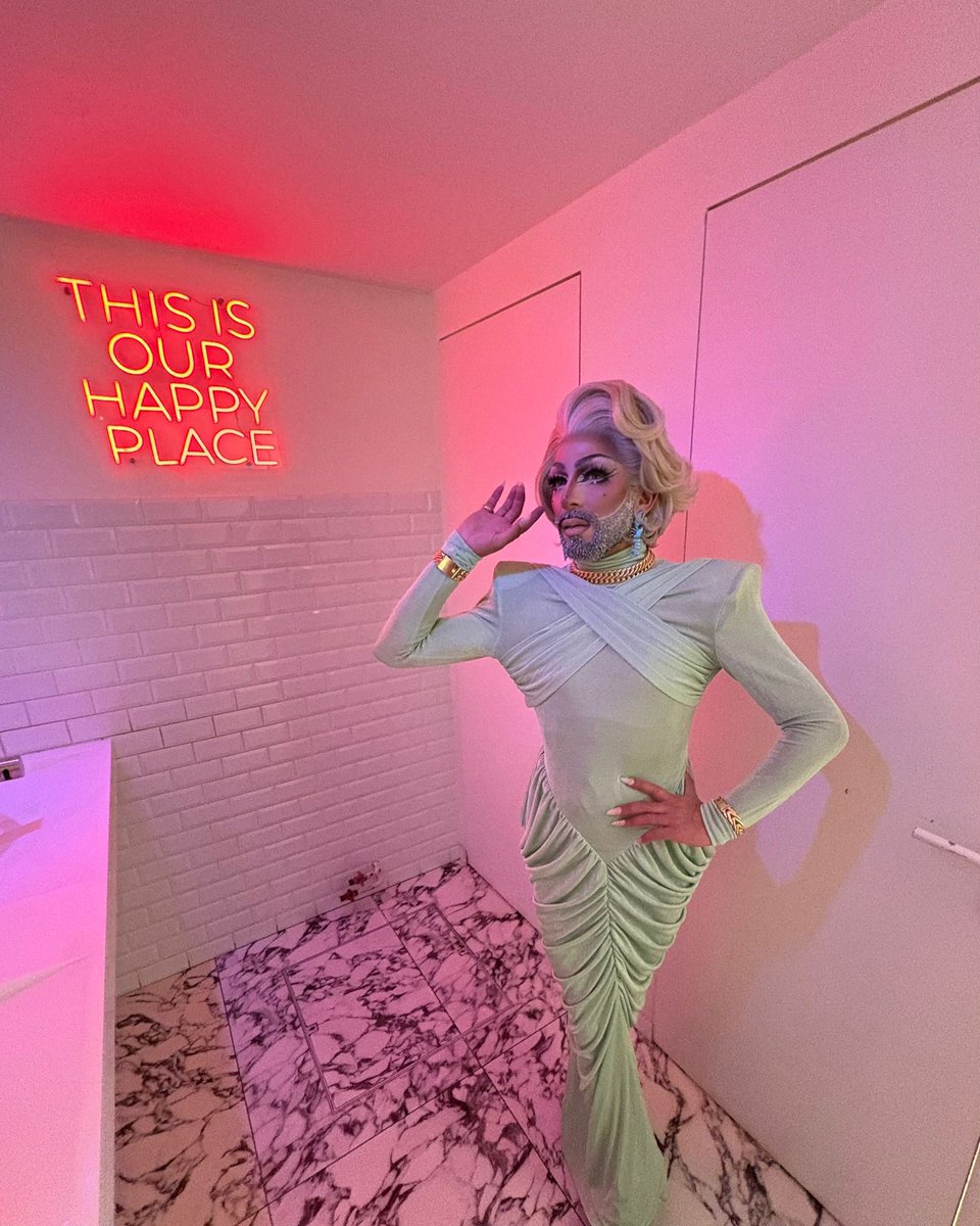MOCCA_Bone's tweet photo. #MoccaBone #BeardAndFierce #DragRaceBelgium #SlayAllDay #GlitterAndChaos https://t.co/lyt9LazcBy