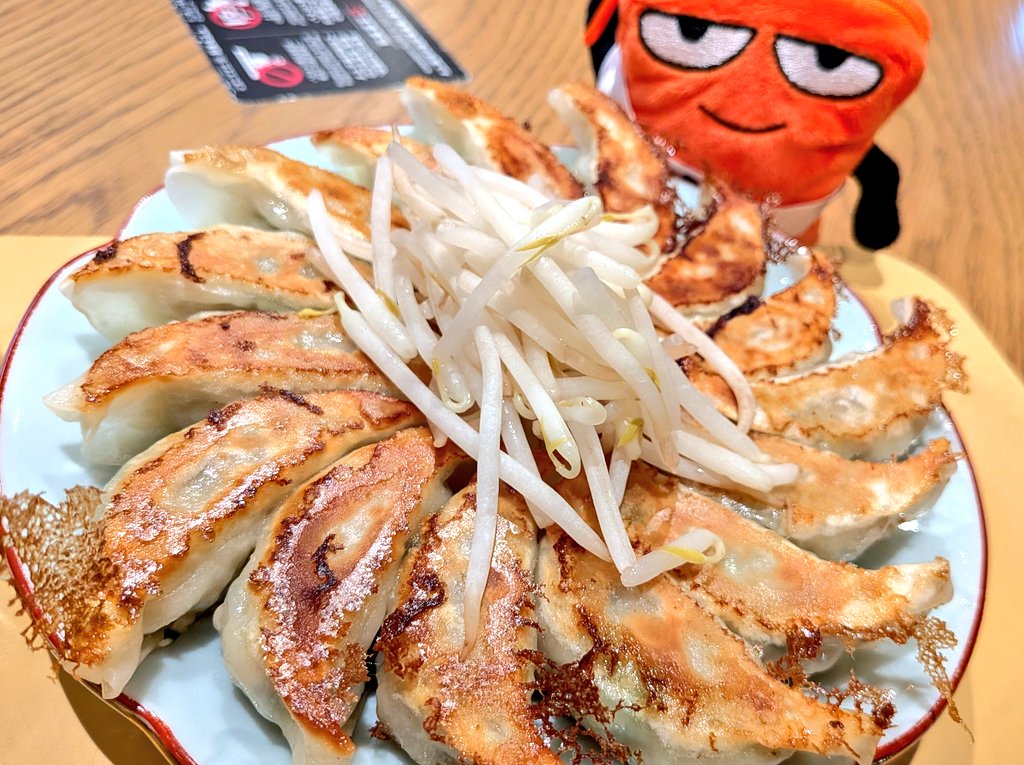 ∠月村 tweet media