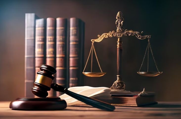 hijan_lawyer's tweet photo. (( لا كبير في المحاماة فالقمة تتسع للجميع  )) 

فرزق الله واسع وفضله كبير وكل ميسر لما خلق له ، فما يصلح لك قد لا يصلح لغيرك :
فهناك من يكتب - وهناك من يشرح ويختصر - وهناك من يجيد التدريب - وهناك من يحسن الظهور الإعلامي في منصات التواصل . 

• وكم رأيت من متدربين :
فاقوا بقدراتهم وسعة اطلاعهم من يتدربون لديهم

• وكم رأيت من محامين مرخصين جدد :
تجاوزوا من هم اقدم منهم في سنوات معدودة

فلا تحتقر نفسك ولا تقلل من قدرات غيرك وطور من مهاراتك وابشر بالخير والتوفيق من الله.