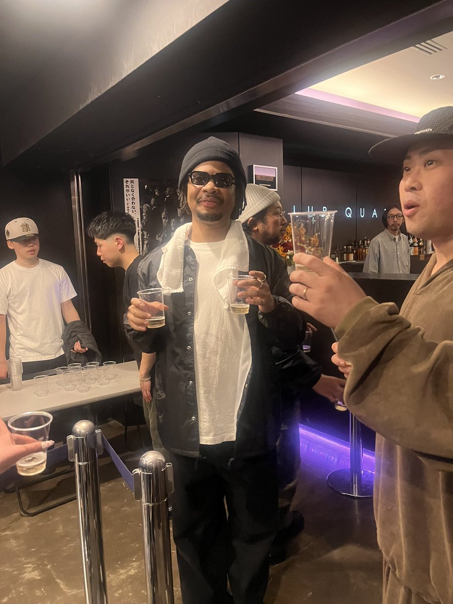 ymmtlloz's tweet photo. 新曲たくさん聴きます乾杯 https://t.co/w5acZUYuLA