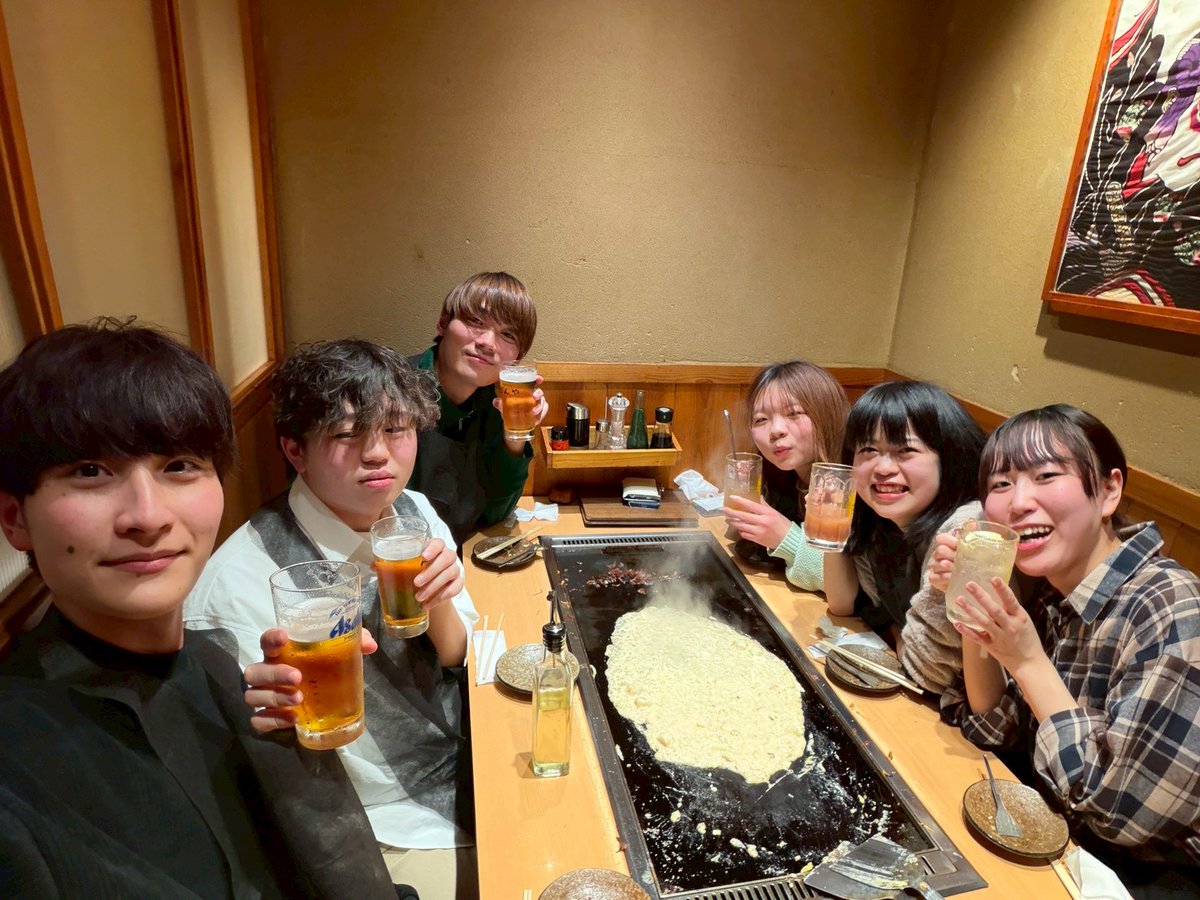 harekamo_RP's tweet photo. 【出演報告＆東京観光】
3/20に行われた50Fesに出演しました！
去年50でステージデビューし、にじいろなどたくさんの曲を歌い続けて1年が経ちました😳✨
少しは成長出来てるといいかも🦆!?
次の日は浅草➡︎上野動物園と東京を満喫！
パンダはいなかったけど、キリンの親子に釘付けでした🦒 https://t.co/FC55VoglXd