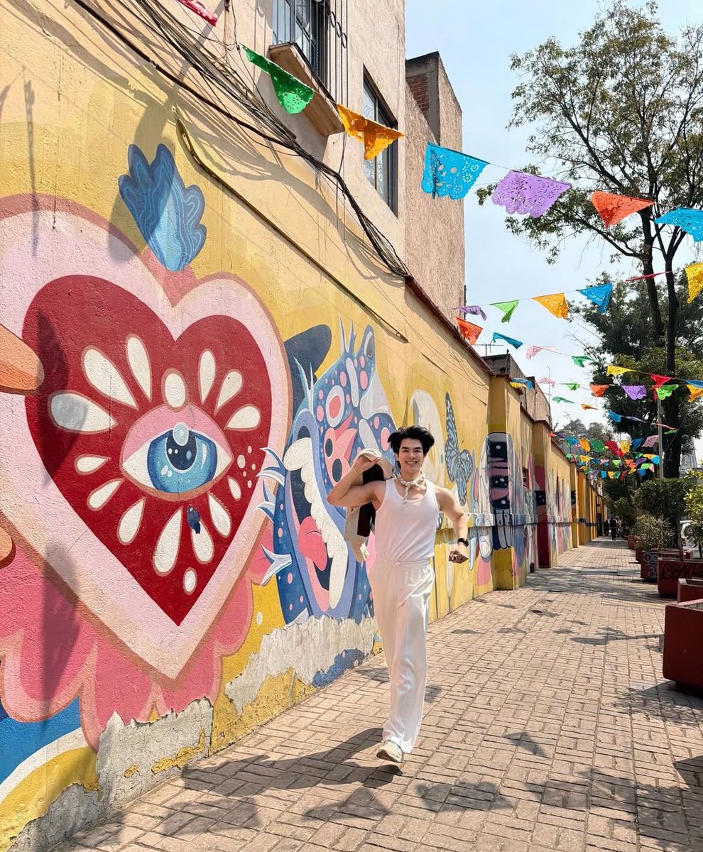 เป็นทั้งมายภาคแล้วก็มุ้มายในเวลาเดียวกัน ฮีหล่อจังน้ออ 😭💔