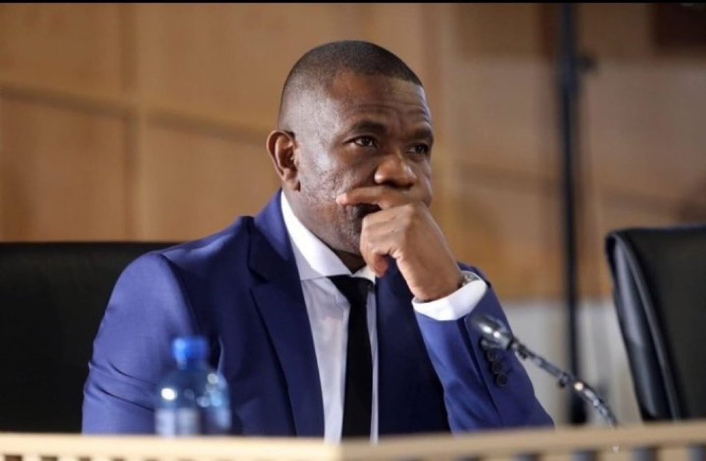 Man’s NOT Barry Roux tweet media