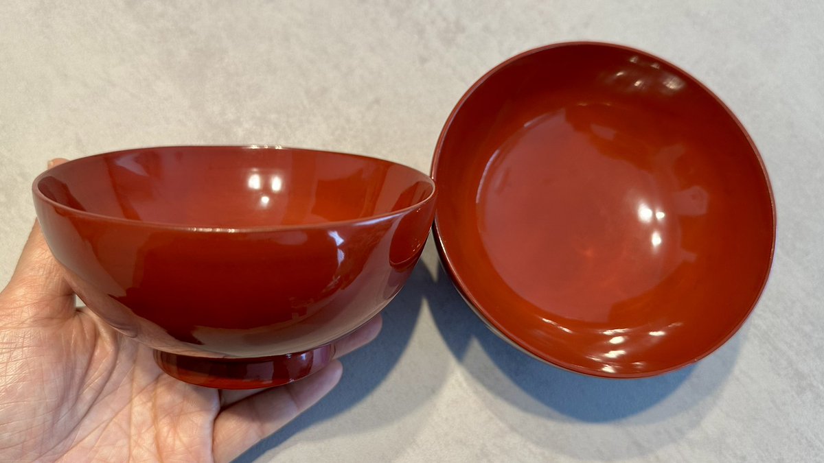 #山肉会 にて、能登半島地震を切り抜けた輪島塗漆器をお迎え。美しいだけじゃなく実に手に馴染む重みがあるのが良い。
今日から私のご飯茶碗と汁椀は百年ものの輪島塗…日常の贅沢…😌