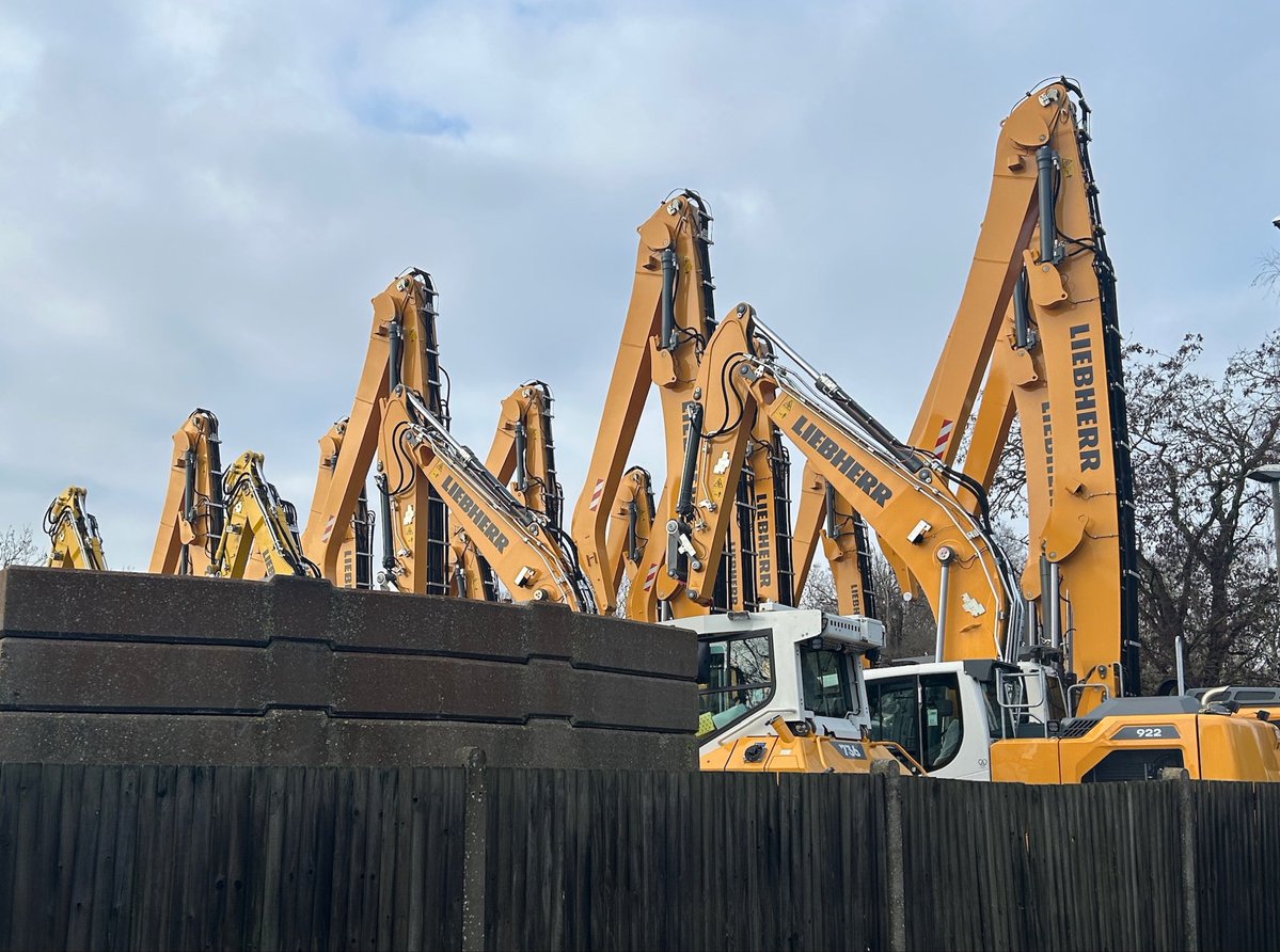 ListeningWalker MBE tweet media