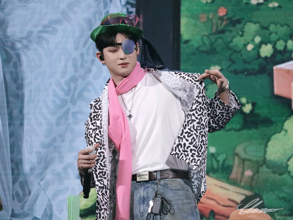 Glassa🌙 tweet media