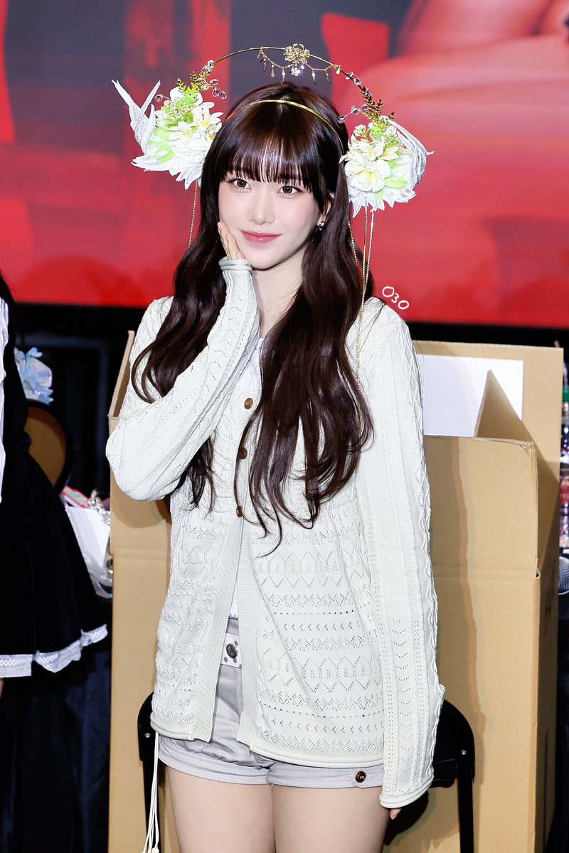 Sumingong's tweet photo. 260321 🧝🏻‍♀️

#스테이씨 #STAYC #수민 #SUMIN
#동글동글쑴 https://t.co/Kx4NEhBr7u