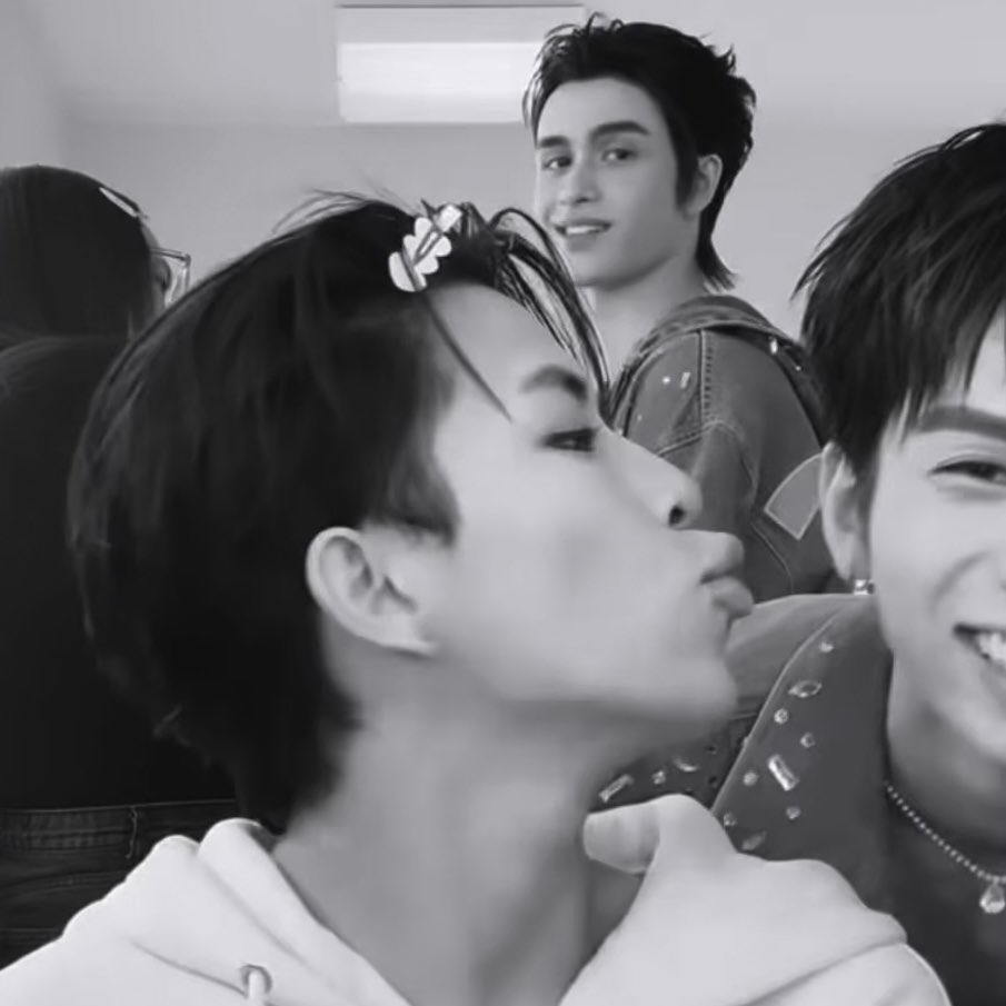 ⊱ •ᴥ• annika ⊰ tweet media