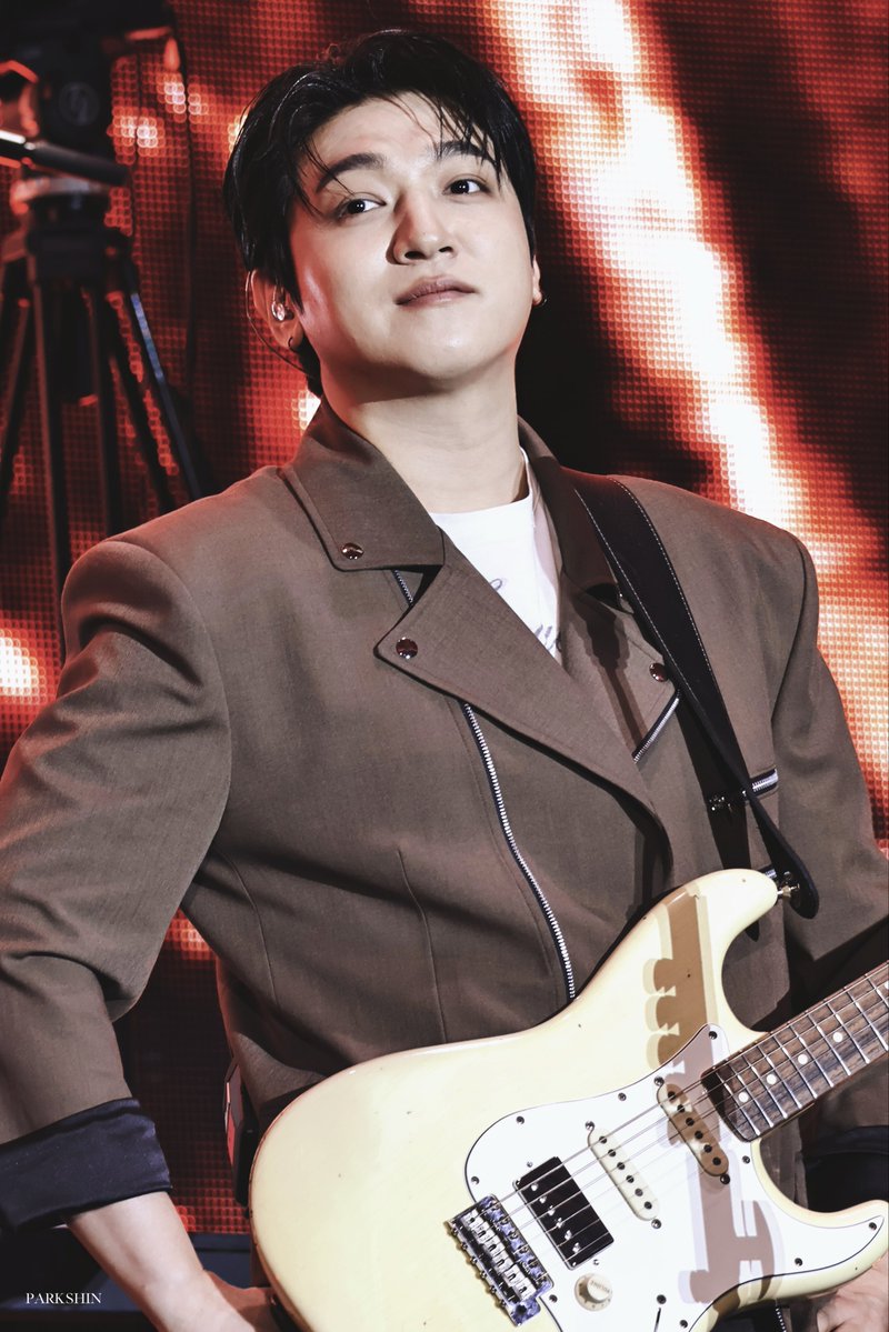 𝐒𝐇𝐈𝐍 tweet media