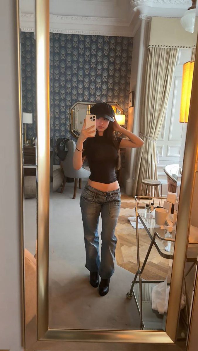 gummyalanvnax's tweet photo. a little trouble that looks this good 😏 https://t.co/MvpknoLRvx