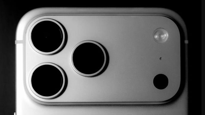 📸 L'iPhone 18 Pro passe en mode Pro !

Apple préparerait des réglages manuels avancés pour son app Caméra, boostés par l'arrivée d'un talent clé de chez Halide. 

Fini les limites logicielles, place au contrôle total du hardware ! 🚀