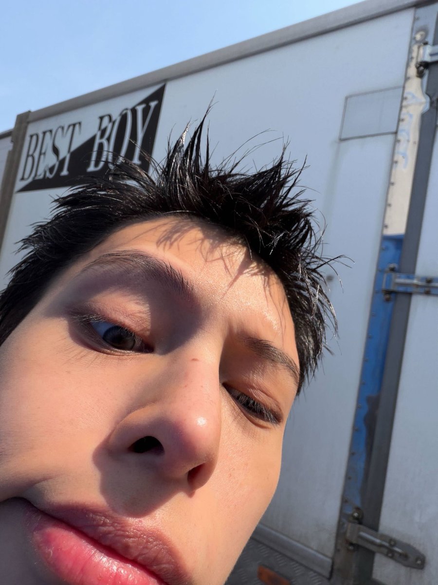 ᯓ ✈︎ tweet media