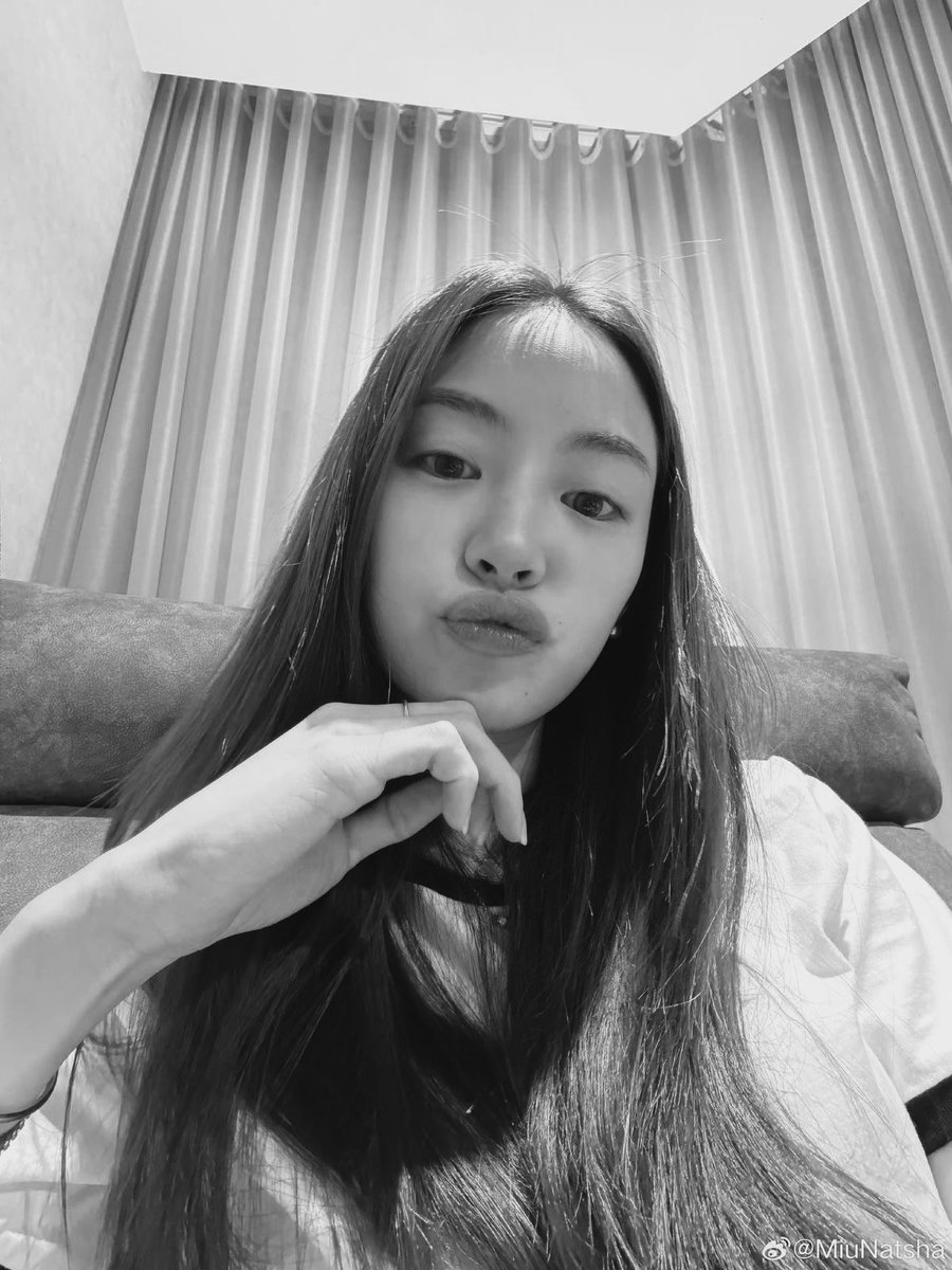 ⠀

Kayaknya aku emang gak cocok untuk dirumah aja, baru hari ini BOSEN BANGET gak ngapa-ngapain. Apa ya yang bisa aku lakuin sore ini. 

⠀