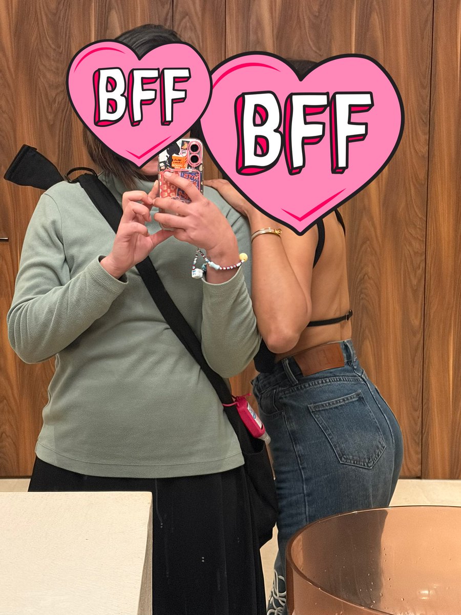 ถามว่าเรากะเพื่อนcontrastกันแค่ไหน๊
แล้วอากาศ10องศ๊าาาาาาาาาา

เวลาถ่ายรูปกับเพื่อนคำพูดติดปากเราคือ ต้องถ่ายยังไงถึงจะไม่ดูเป็นผัวเทอออออ