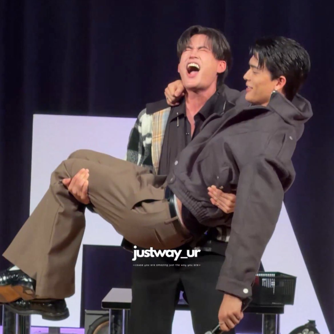 ブルーサン tweet media