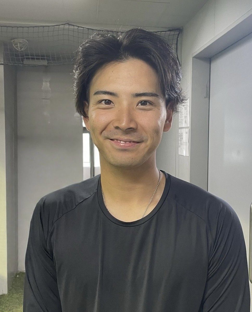 ghawks_jp's tweet photo. 先発登板翌日の #大野稼頭央 投手が、とてもいい表情をしていました👍

3月21日のファーム・リーグ阪神戦は７回途中105球を投げて無失点⚾️
「自分の武器、特徴を、いい方向に、前面に出せて投げられました☺️」

結果を求めすぎて考えすぎて調子を落とした時期もありましたが、無事リスタートです🌈✨ https://t.co/uQDwUZYtaH