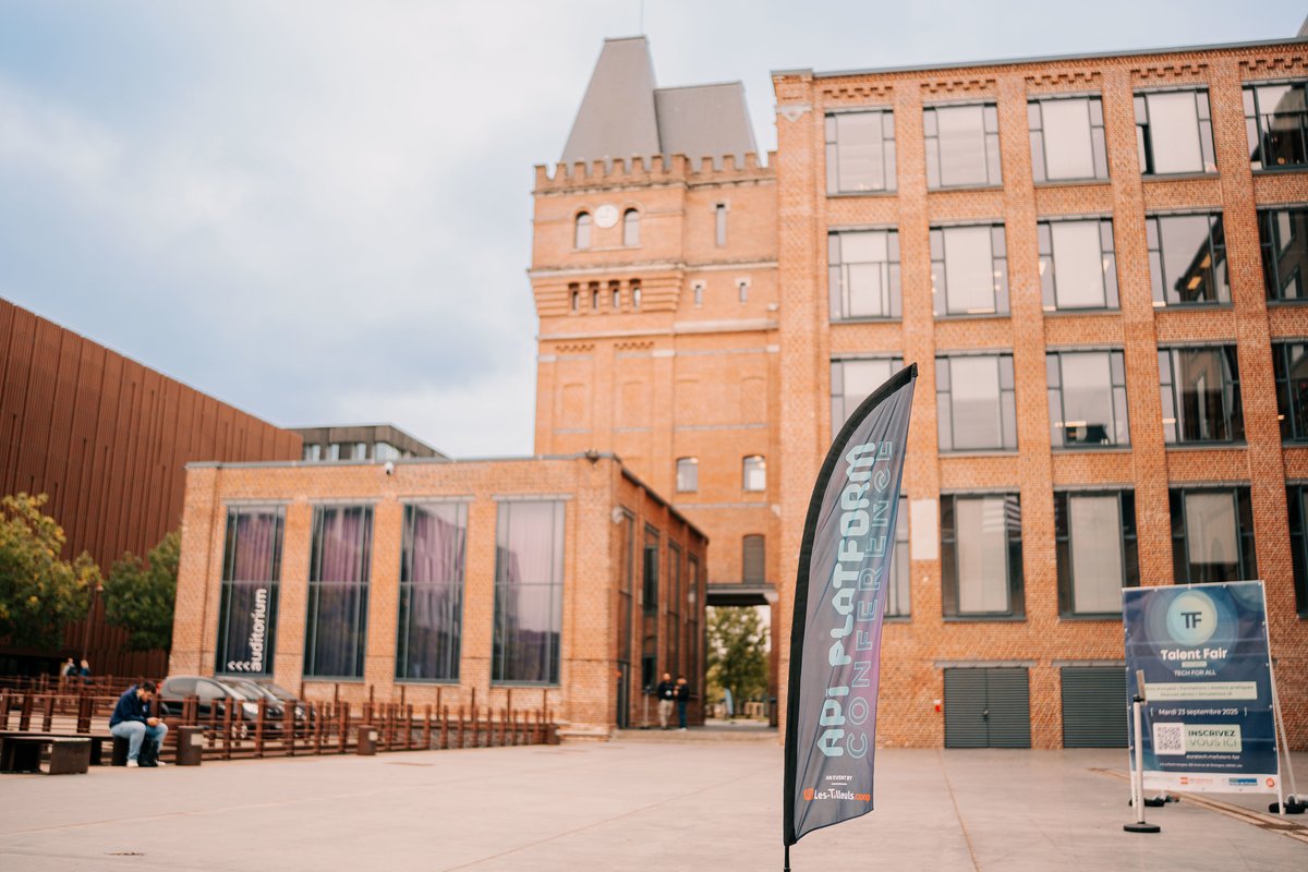 API Platform tweet media