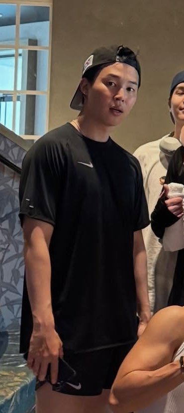 PARK JIMIN WHAT THE HELL?:₺3?;₺)3&amp;4 THE SHORTS SOMEONE HOLD ME BACK