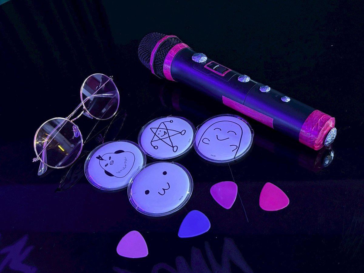 ※Cosplay  
おそほ！！本日！！待ちに待った大念願dtk〜！！！🥂やってました💜🩷❤️🩵
マジみんな顔いい😘🫶し、衣装もカッコいい🎩👕❣️だし、極上の併せ🙌✨️だったね🥹💕

チビって言った人がチビなんだよ