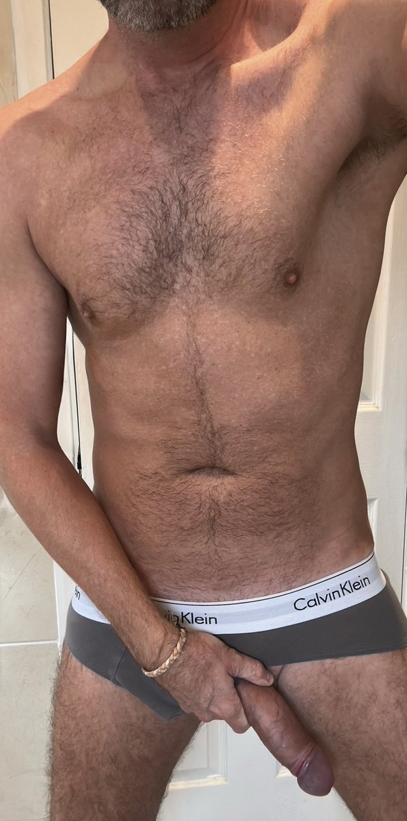 hung_otterXXX tweet media