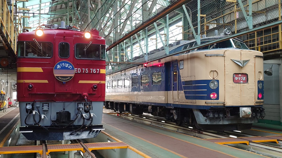 kinata1018's tweet photo. 本日、秋田総合車両センターで
「電気機関車見学会　続・往年の電機、集結の刻」が行われました。
EF81、ED75等の電気機関車をはじめ、583系やオヤ12も展示されました。
また、時々ヘッドマークの付け替えも行われました。 https://t.co/8RWwlKYXp0