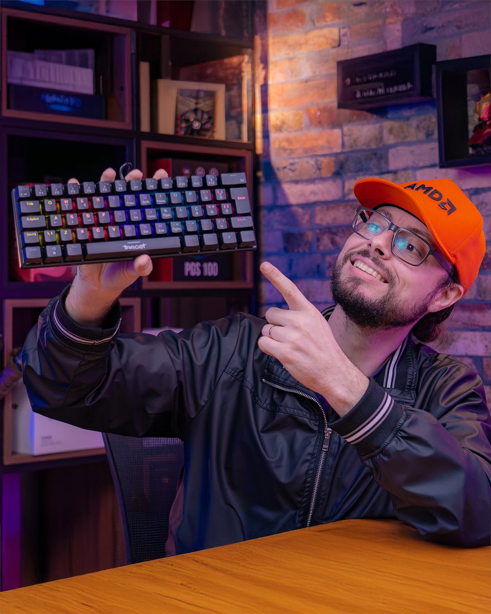 tgtoficial's tweet photo. O teclado TGT Sherman V3 C1 é o item indispensável para sua próxima batalha!
Ele possui formato completo em padrão ABNT, e foi desenvolvido com tudo que um gamer precisa, levando você para o próximo nível. https://t.co/Rq2piSuzhE