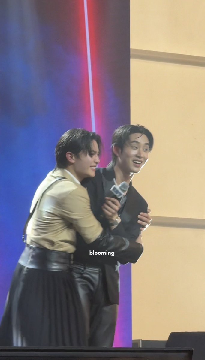 blooming 💌 tweet media