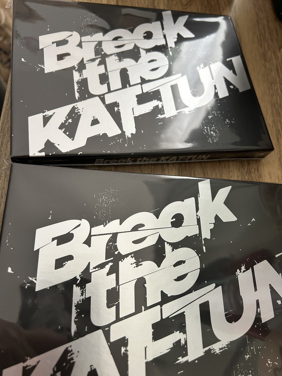 本日、デビュー20周年の日に最後の円盤。
見たら本当に終わっちゃうよ〜🥹って気持ちで見れてないけどちょろっと聞こえるネタバレににこってしたから明日見ようかな。
そして全曲サブスク解禁もおめでとう。